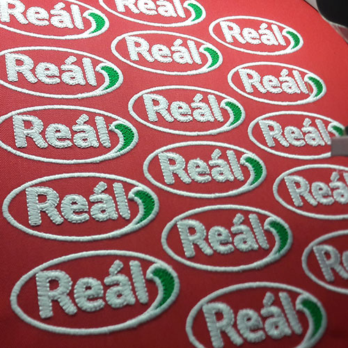 Péli gépi hímzés